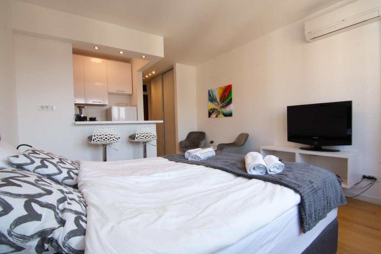 A Blok New Modern - Free Garage Parking, Comfortable, Quiet With A Park View Belgrade Exterior photo